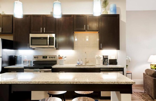 Golden Apartment | Heart of Gold-en - Walk Everywhere -Close to Red Rocks