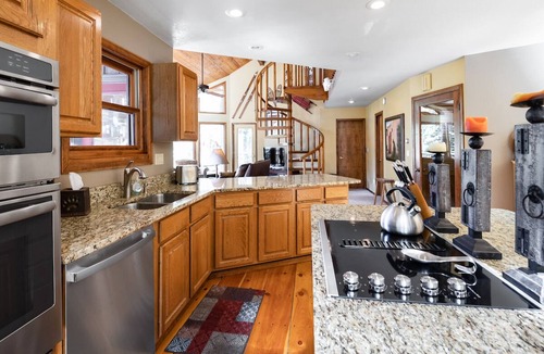 Baldy Mountain House | Heartstone Hideaway Home: Hot Tub, Dog Friendly