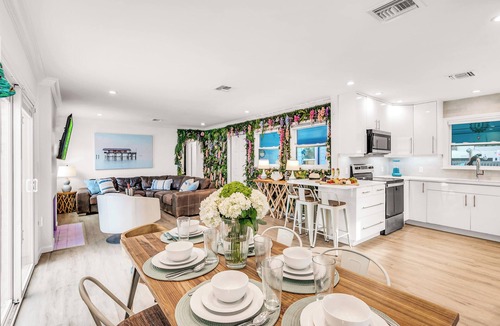 Colee Hammock Cottage | Heated Pool/Las Olas/Victoria Park/Near Beach/Escapism at its finest/Mermaid Key