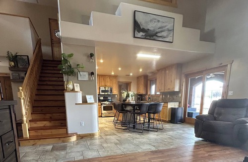 Page House | Heated Pool.Panoramic Views 4 Bed 2.5 Ba Central Location
