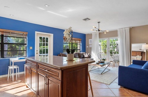 River Oaks House | Heated Pool Peaceful Garden Villa Resort Style