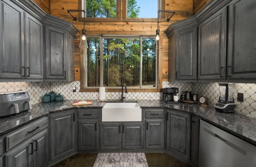 Broken Bow Cabin | Heated Pool + Pickleball + Mini Golf | Ultimate Group Getaway