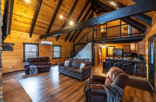 New Philadelphia Apartment | Heated Pool Pool House Hot Tub Firepit BBQ