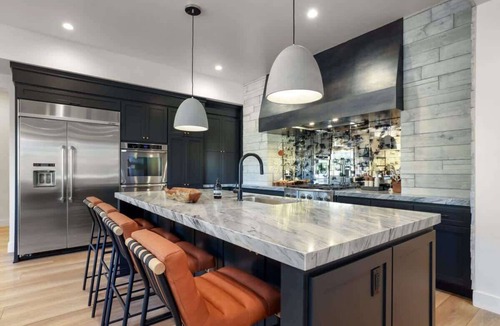 South Lake Tahoe Cabin | Heavenly Haven: Ski & Beach Getaway