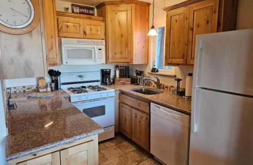 Tahoe Village Apartment | Heavenly Stagecoach Ski Retreat
