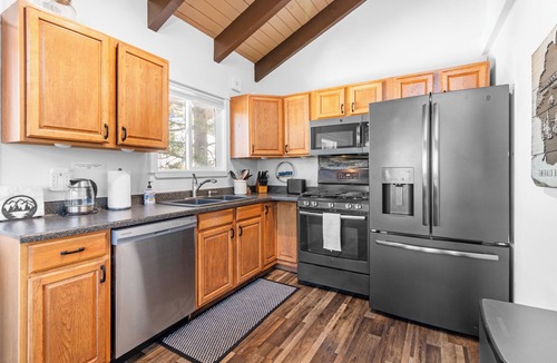 Tahoe Village Condo | Heavenly Wonderland-3bd/2ba condo with amazing mountain and lake views. Sleeps 8
