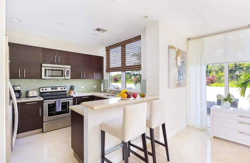 Deerfield Beach Apartment | Hemingway 3 Bedroom Condo 2 Blocks from the Beach