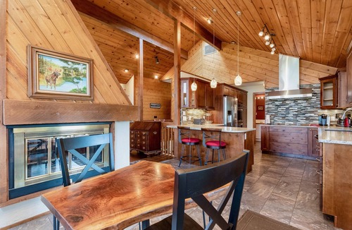 Windcliff Estates House | Herondale Luxury Vacation At Windcliff 3 Bedroom Home by RedAwning