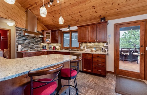 Windcliff Estates House | Herondale Luxury Vacation At Windcliff 3 Bedroom Home by RedAwning
