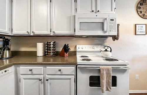 Rockrimmon Condo | Hidden Academy Gem! 2 BR, 1BA w/AC! Sleeps 4