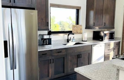 Montrose County House | Hidden Seewald Cabin on Vineyard with Hot Tub