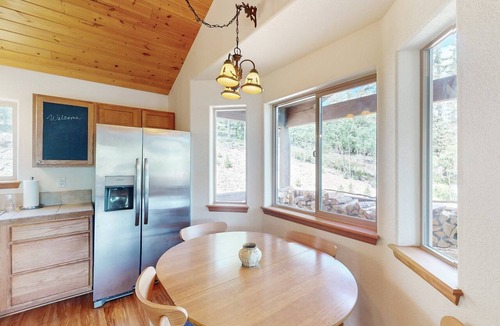 Indian Mountain Cabin | High Country Haven - One Hour from Breckenridge - Private Hot Tub, Pet Friendly!