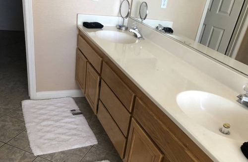 Victorville House | High DESERT- LUXURY LIVING! Close to shopping & freeway.