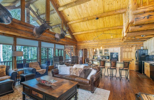 Telluride House | High Noon Lodge - Ski Ranches 5 bedroom, 3 bath private hot tub and seclusion
