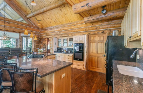 Telluride House | High Noon Lodge - Ski Ranches 5 bedroom, 3 bath private hot tub and seclusion