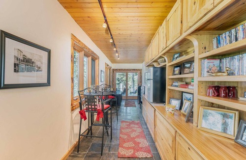 Telluride House | High Noon Lodge - Ski Ranches 5 bedroom, 3 bath private hot tub and seclusion