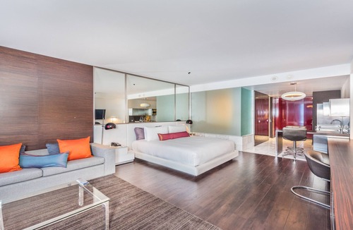 Las Vegas Hotel | High Rise Condo- Few minutes from the strip!