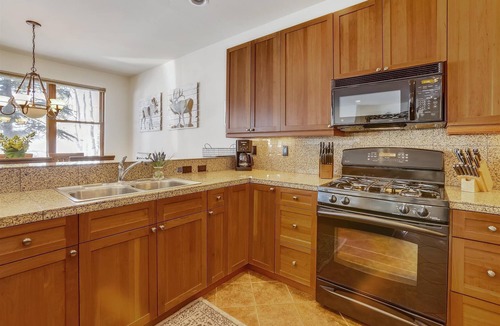 The Highlands House | Highland Greens 71: Townhome In Breckenridge, Private Hot Tub with Great View.
