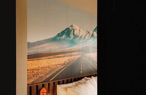Hale Apartment | Highway Horizon Haven | La Vista Motel | 202