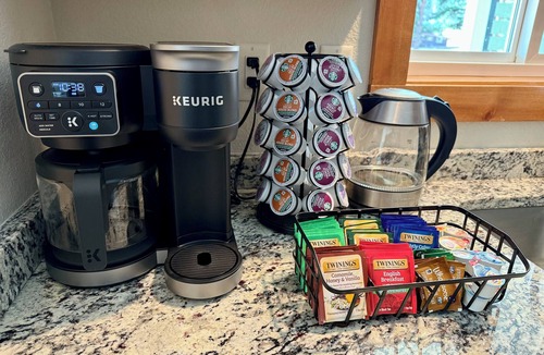 Estes Park House | Hike Into RMNP From House-Coaster Passes-Hot Tub-King Bed-A/C-BBQ