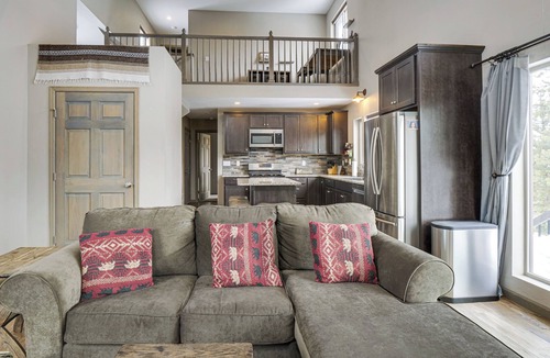 Grand Lake Cottage | Hike + Ski: Grand Lake Cabin w/Mtn-view Deck
