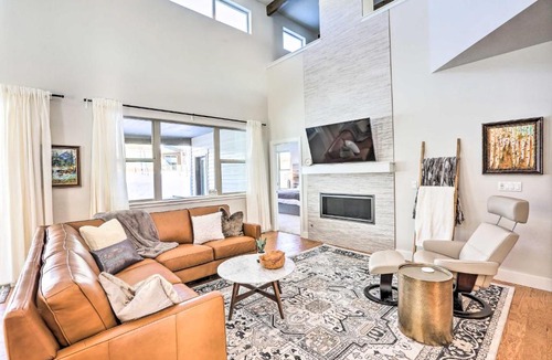 Grand Elk Ranch House | Hike & Ski: Stunning Home w/Hot Tub in Granby!