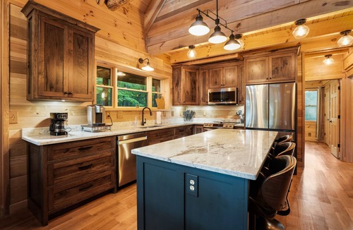 Logan Cabin | Hillside Hideaway | Hocking Hills, EV Charger