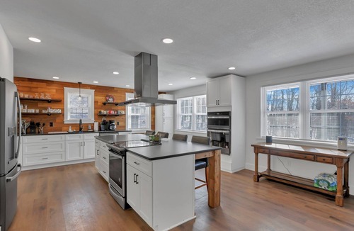 Warsaw House | Hillside Hideout - Spacious 5-bedroom house in peaceful Warsaw