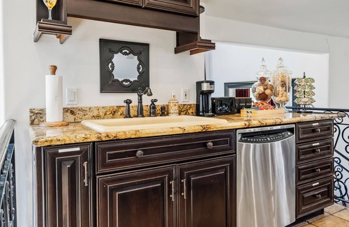 Los Angeles House | Hillside Retreat Near Universal Studios & Hollywood Sign