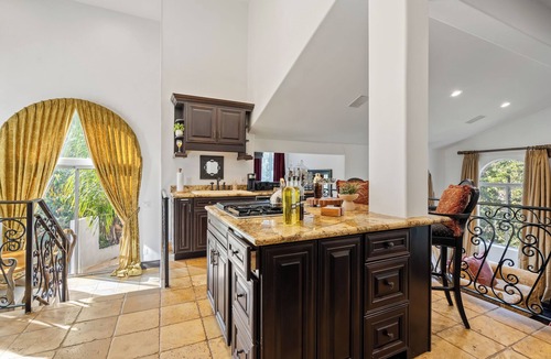 Los Angeles House | Hillside Retreat Near Universal Studios & Hollywood Sign