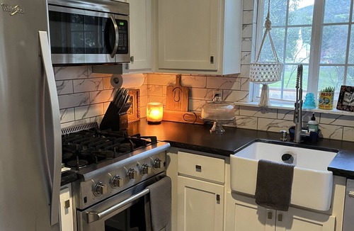 Mariposa Cottage | Hilltop Cottage walking distance to downtown Mariposa bars/restaurants.
