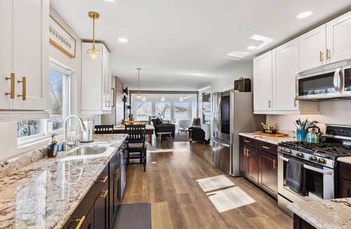 Portage Lakes House | Hilltop Lakehouse - Free Kayaks, Deck, Hot Tub , Pet Friendly