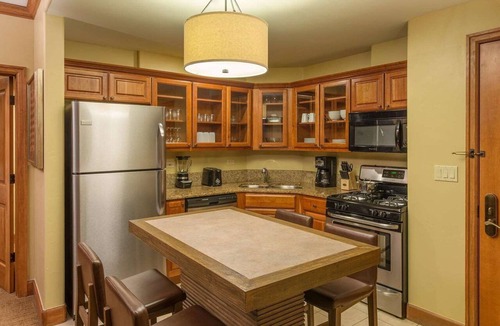 Peak 9 Resort | Hilton Valdoro Mountain Lodge - 2 Bedroom Villa - Sleeps 6