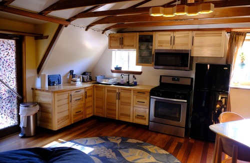 Midpines Cottage | Hippie Barn Studio in upper floor near Highway 140 towards Yosemite