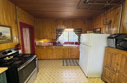 Grand Lake Cabin | Historic 1910 Lodge - Rustic Charm - Steps to Beach and Town - Screened Porch