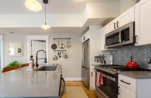 Berkeley House | Historic brick bungalow