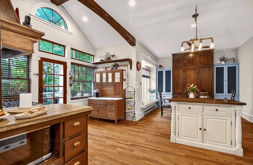 Old North End House | Historic Downtown Home, Sleeps 12, 5 Kings, Hot Tub, Private Courtyard