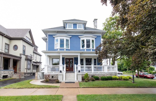 Sandusky Condo | Historic Downtown Luxury - Walk to Waterfront
