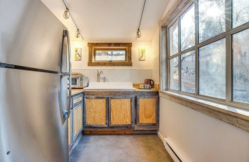 Lazear Cabin | Historic Nature Lovers Cabin on Farm in Paonia!