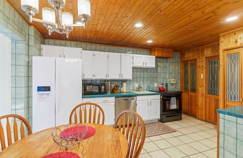 Idaho Springs Apartment | Historic Victorian - 2 Bedroom Home with Parking off Main Street