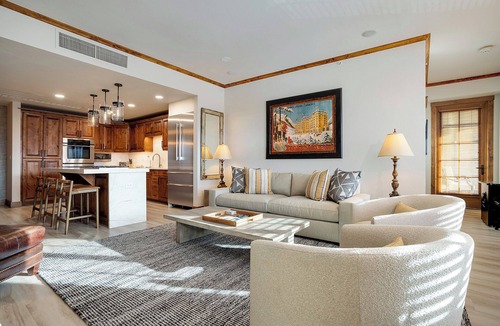 Steamboat Springs Condo | HM4B | Luxury Residence | Close to Slopes | Hot Tub | Pool | A/C