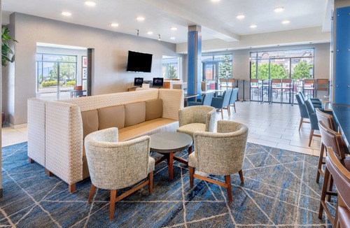 Colorado Springs Hotel | Holiday Inn Express & Suites Colorado Springs AFA Northgate by IHG
