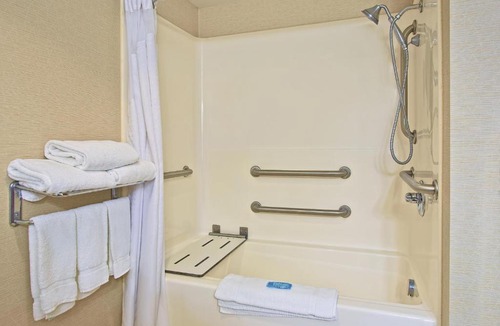 West Mifflin Hotel | Holiday Inn Express and Suites Pittsburgh West Mifflin by IHG