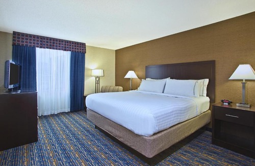West Mifflin Hotel | Holiday Inn Express and Suites Pittsburgh West Mifflin by IHG