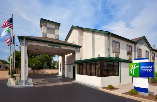 Brook Park Hotel | Holiday Inn Express Cleveland Airport - Brookpark, an Ihg Hotel