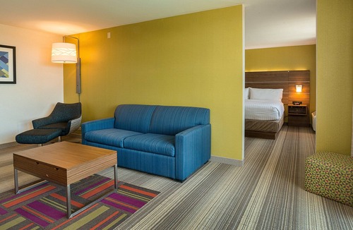 Northwest Anaheim Hotel | Holiday Inn Express Fullerton - Anaheim by IHG