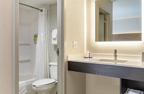 Northeast Heights Hotel | Holiday Inn Express Hotel & Suites Albuquerque Midtown by IHG