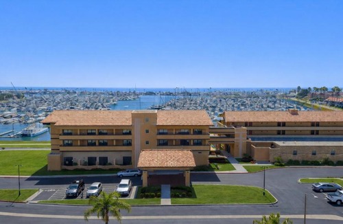 Ventura Hotel | Holiday Inn Express Hotel & Suites Ventura Harbor by IHG