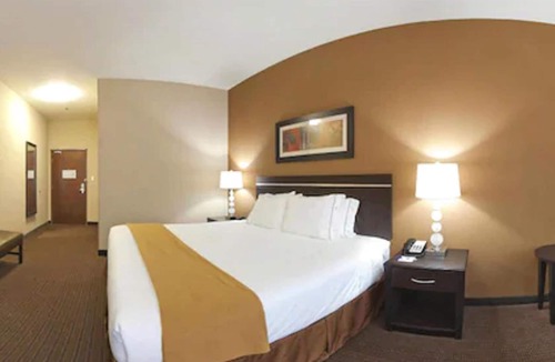 Lamar Hotel | Holiday Inn Express Hotel & Suites LAMAR by IHG