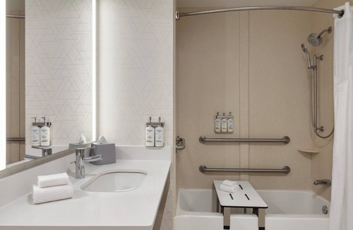 Fremont Hotel | Holiday Inn Express Hotel & Suites NORTH FREMONT by IHG